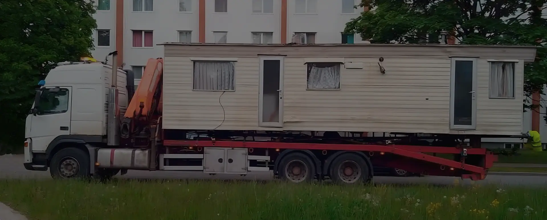 Получить онлайн цены на доставку низким тралом дом вагона в городе Ивдель (Уральский округ - Свердловская область) на сайте самостоятельно